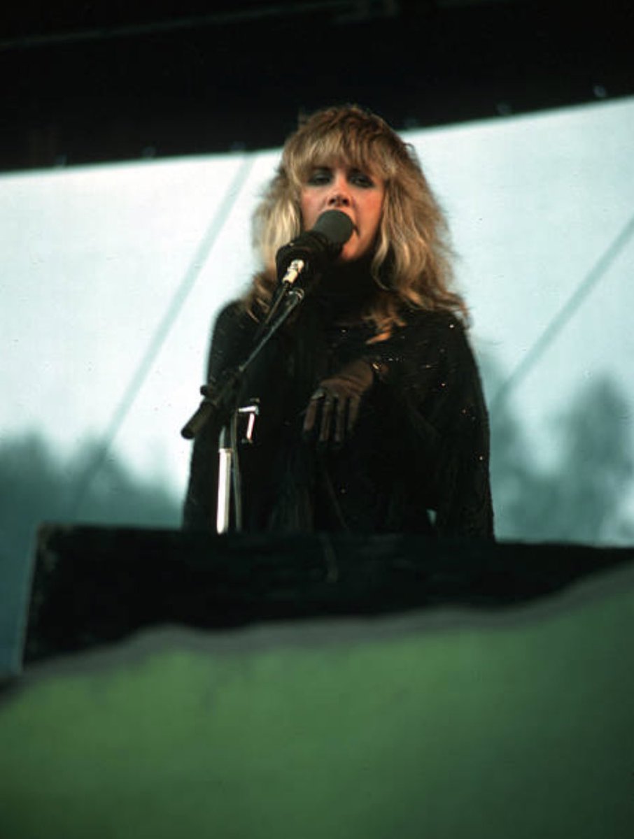 StevieInPhotos's tweet photo. Stevie Nicks, Rumours Tour, 1977 https://t.co/132HtWrJSj