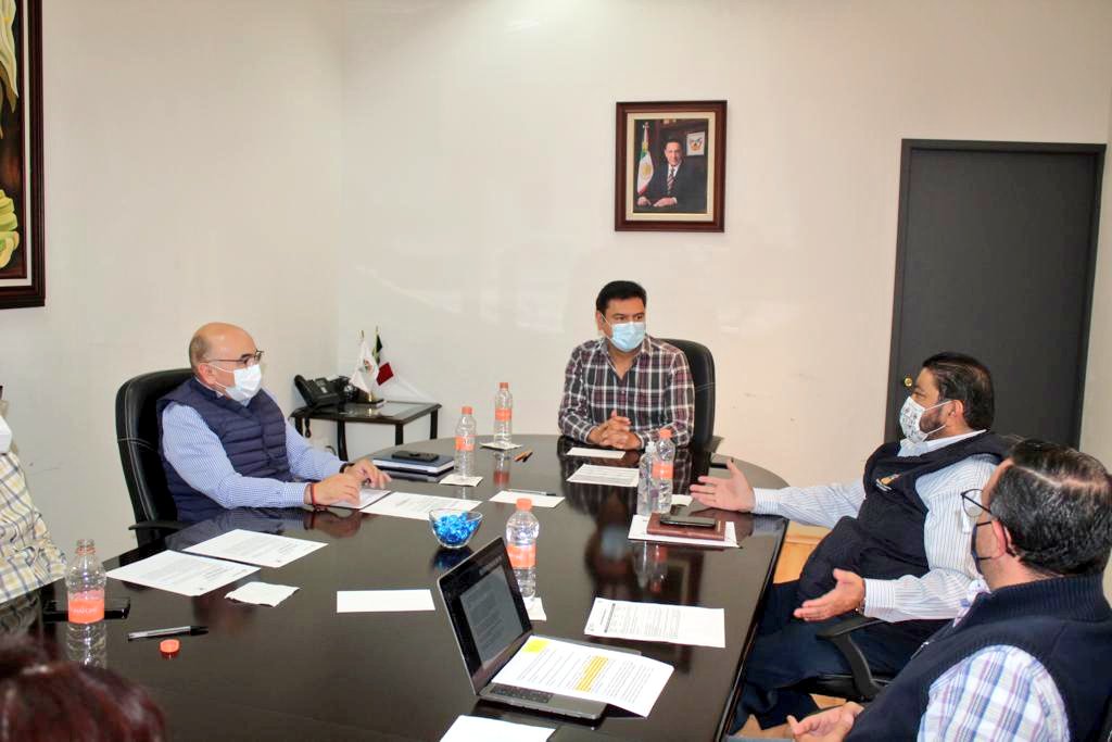 DanielRolandoJ's tweet photo. En la @SEDESOHidalgo continuamos dando seguimiento a la encomienda del gobernador @omarfayad brindar resultados eficientes a las familias hidalguenses, hoy me reuní con parte de mi equipo de trabajo. https://t.co/qwgThh7pNk
