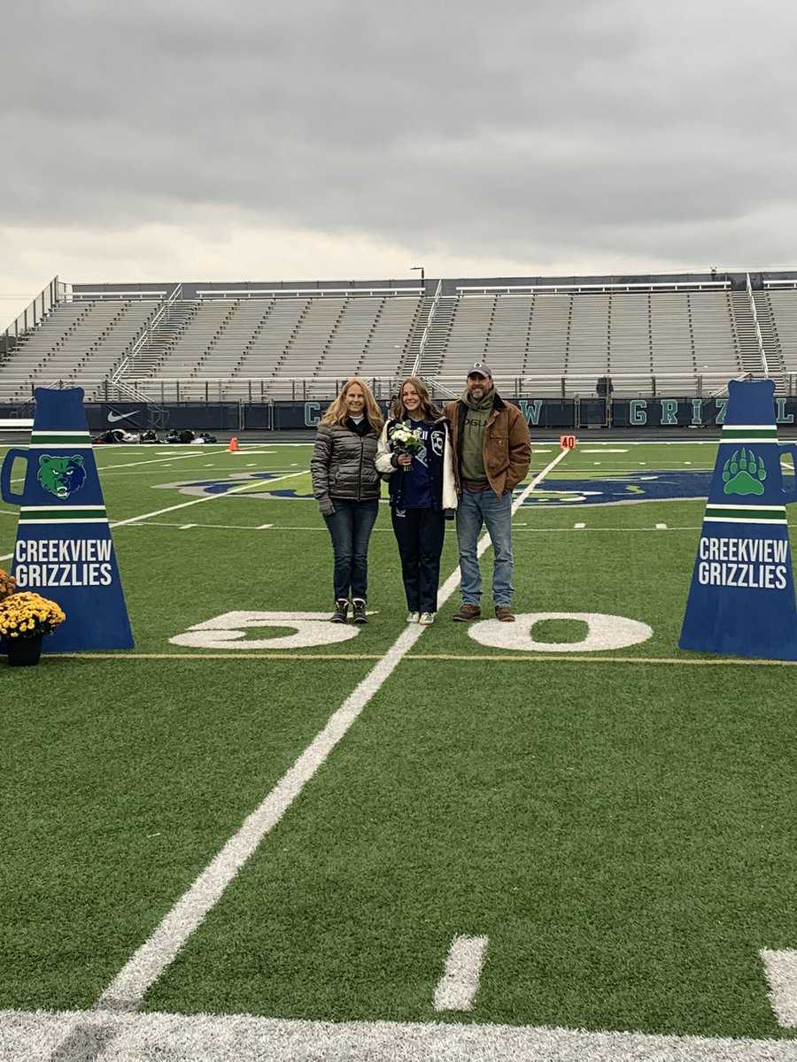 CVHSGrizzlies's tweet photo. @CreekviewFlag Seniors! Thank you ladies! https://t.co/K3Wa9UUoOI