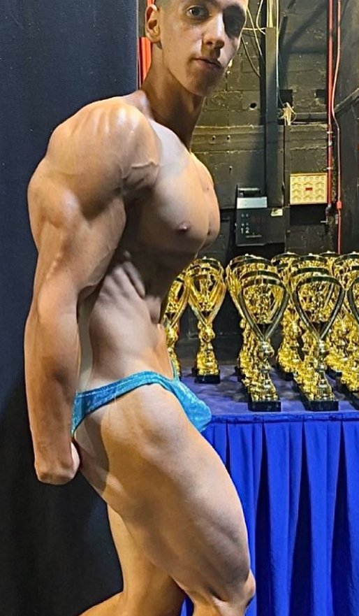 Urudi6's tweet photo. #teenmuscle https://t.co/Hf9smlfdaR