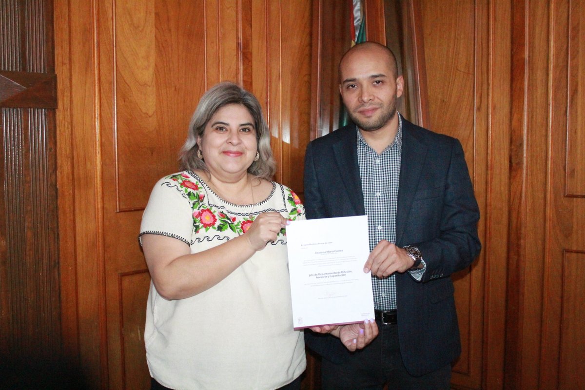 AzucenaMarinC's tweet photo. He realizado la entrega de nombramientos a nuevos funcionarios de la SECOEM a quienes he exhortado a trabajar para generar resultados a corto plazo, y dar resultados en el combate a la corrupción. https://t.co/6MS7SWx8K8