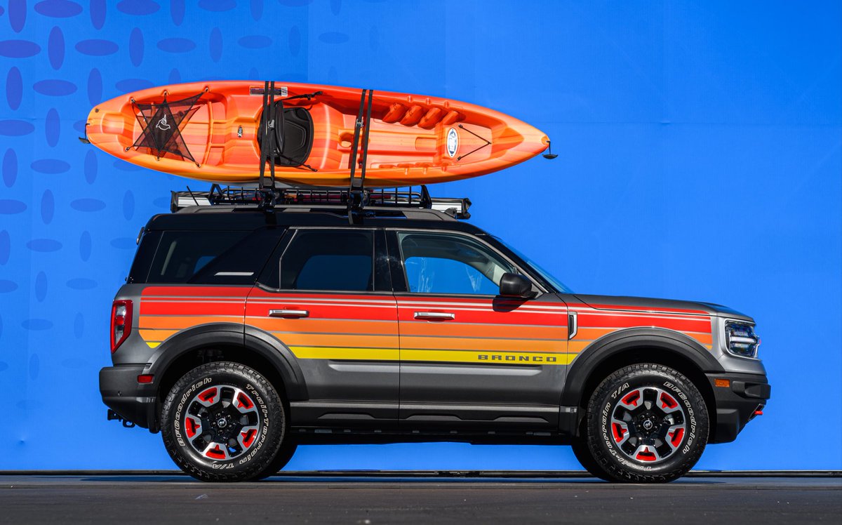 jimfarley98's tweet photo. What do you think of the stripes on this Bronco Sport? 

It’s a @FordPerformance concept project on display this week at #SEMA2021 #FordSEMA. https://t.co/1ZF5p1WUrn