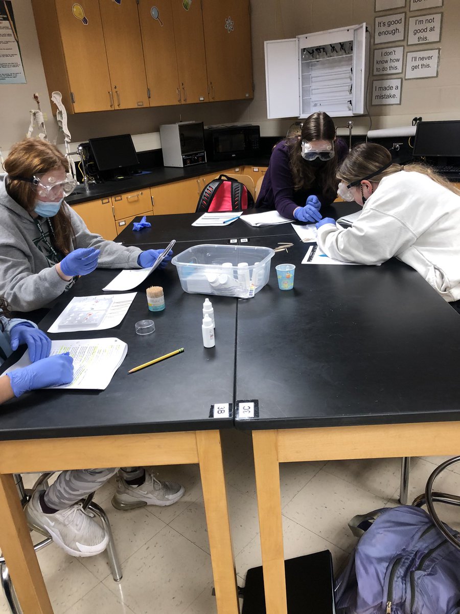 MrsMedlockMHS's tweet photo. ๐Forensic toxicology - trying to make an identification of an unknown substance in Annaโs stomach.
(All samples are simulated)
#PLTW #PBS #weRmedina #MCCCPLTW
PLTW is a collaboration between MCCC and MCS https://t.co/nQc2OLnWmS