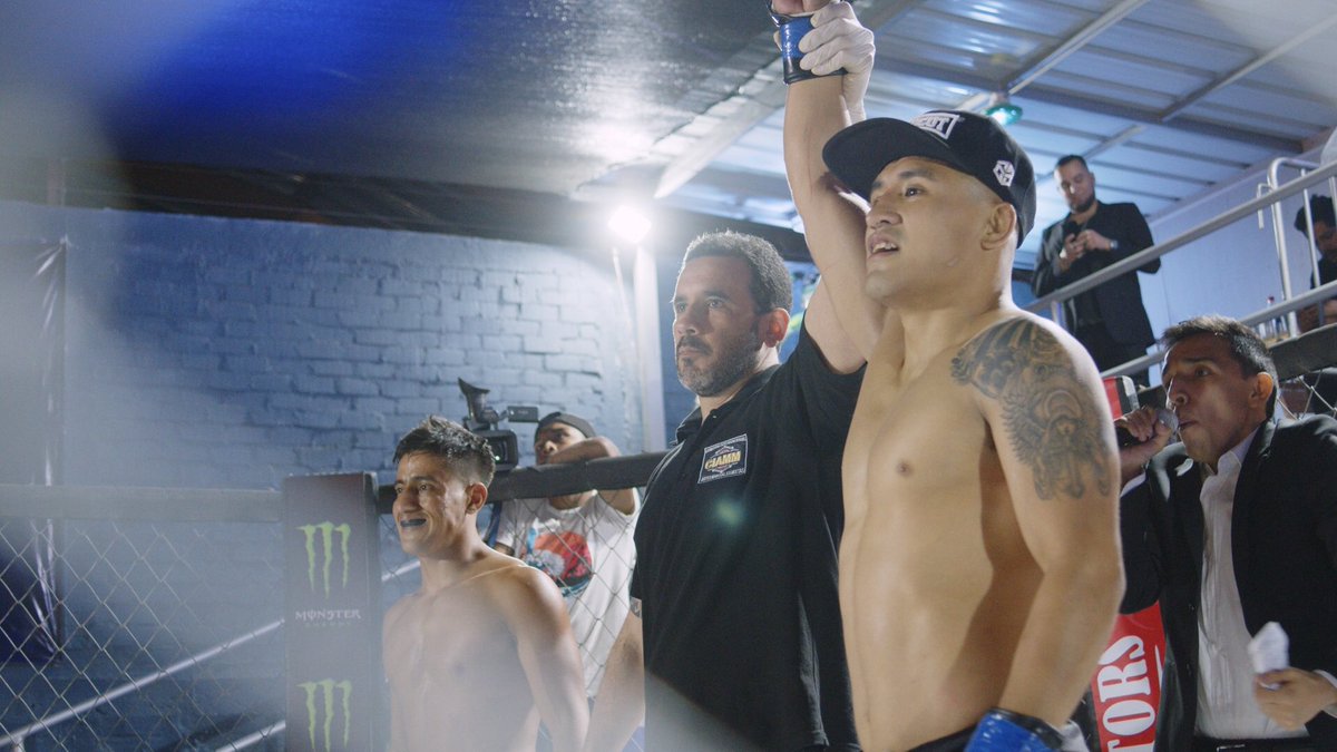 wccperu's tweet photo. Renzo Méndez venció a Andy Ríos por sumisión mediante una estrangulación por guillotina en el primer asalto.
#WCCPERU2 #WCC #W002 #Warriors #WarNight #SegundaEdicion #AccionPura #MMA https://t.co/p11A54DJIK