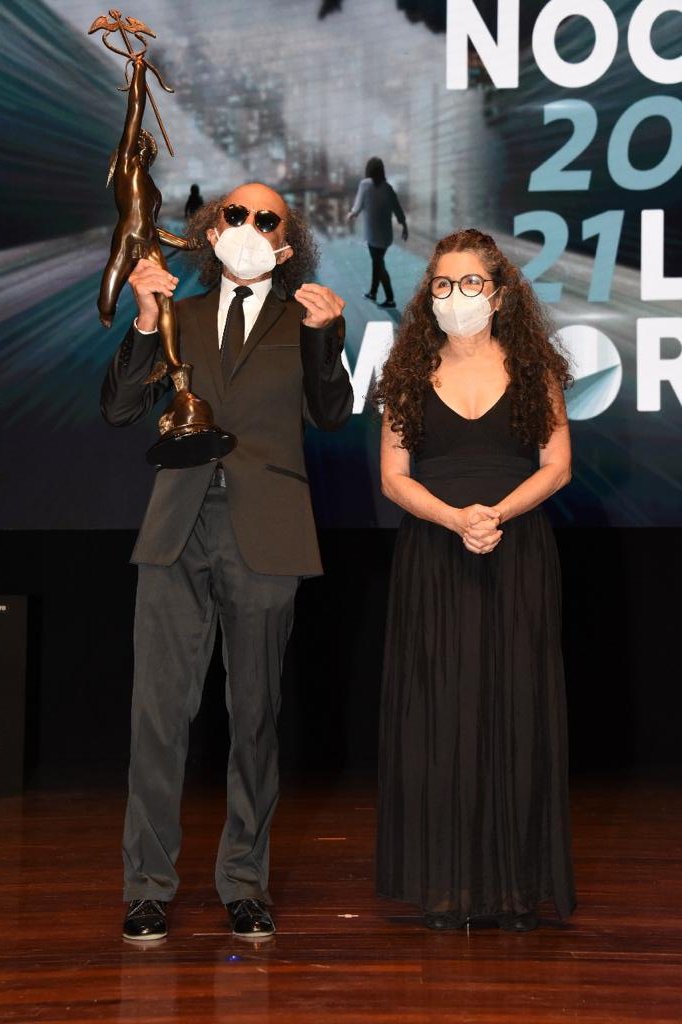 Recibimos con gratitud el Mercurio de Oro, máximo galardón que concede Fenalco (@fenalcoantioquia) en la Noche de los Mejores y lo compartimos con todos los integrantes del sector cultural y en especial con la gente de teatro. (1/3)
#NocheDeLosMejores #MercurioDeOro