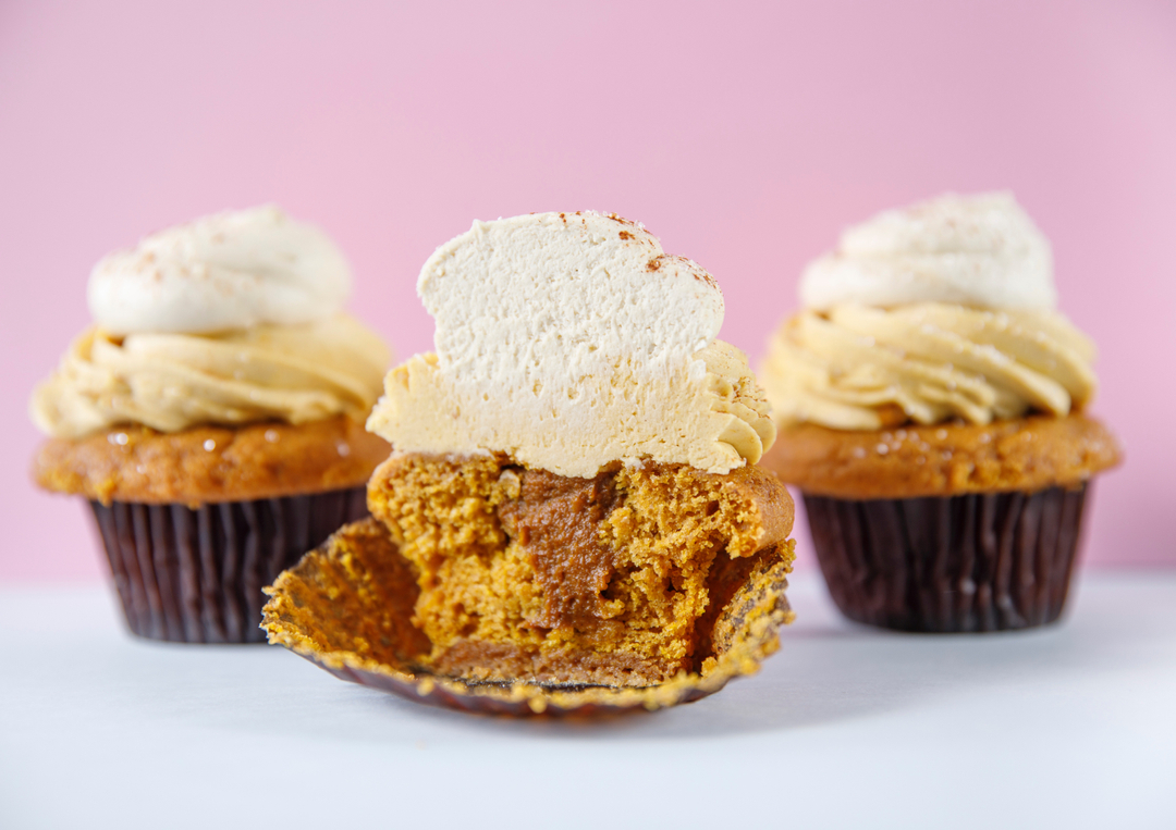 trophycupcakes's tweet photo. What’s your fave part of our Pumpkin Pie Cupcake? 🍂
• pumpkin cake?
• buttery graham cracker crust?
• pumpkin pie filling?
• pumpkin pie buttercream?
• maple buttercream?
…or ALL of the above?
In shops and online through November 🍁
#pumpkincupcake #pumpk https://t.co/rncSLPHyGZ