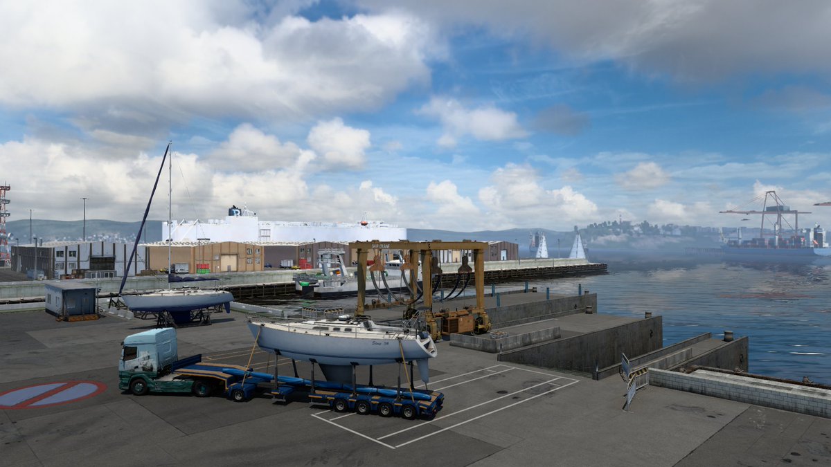 GeekPenguin2019's tweet photo. I'm still #CrusingIberia. This time, driving a DAF XG hauling a yacht until Coruña 🇪🇸(Part 1). #EuroTruckSimulator https://t.co/KnEQGQW4m6