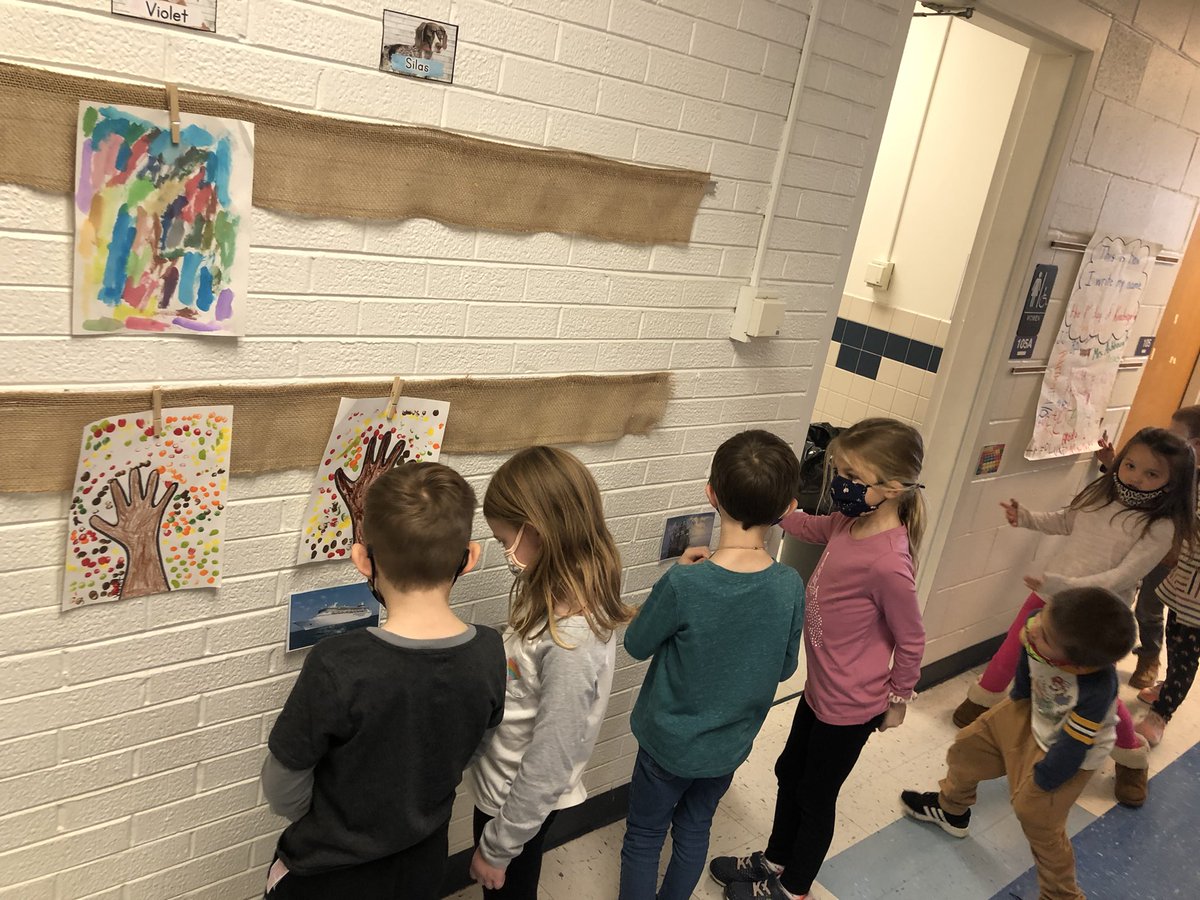 MrsBoehs_SES's tweet photo. Today the kindergarteners took a gallery walk to infer what our next topic in Social Studies is going to be. Learning about the Past, Present, and Future will be fun! #connectSES https://t.co/lWF50iRwzS