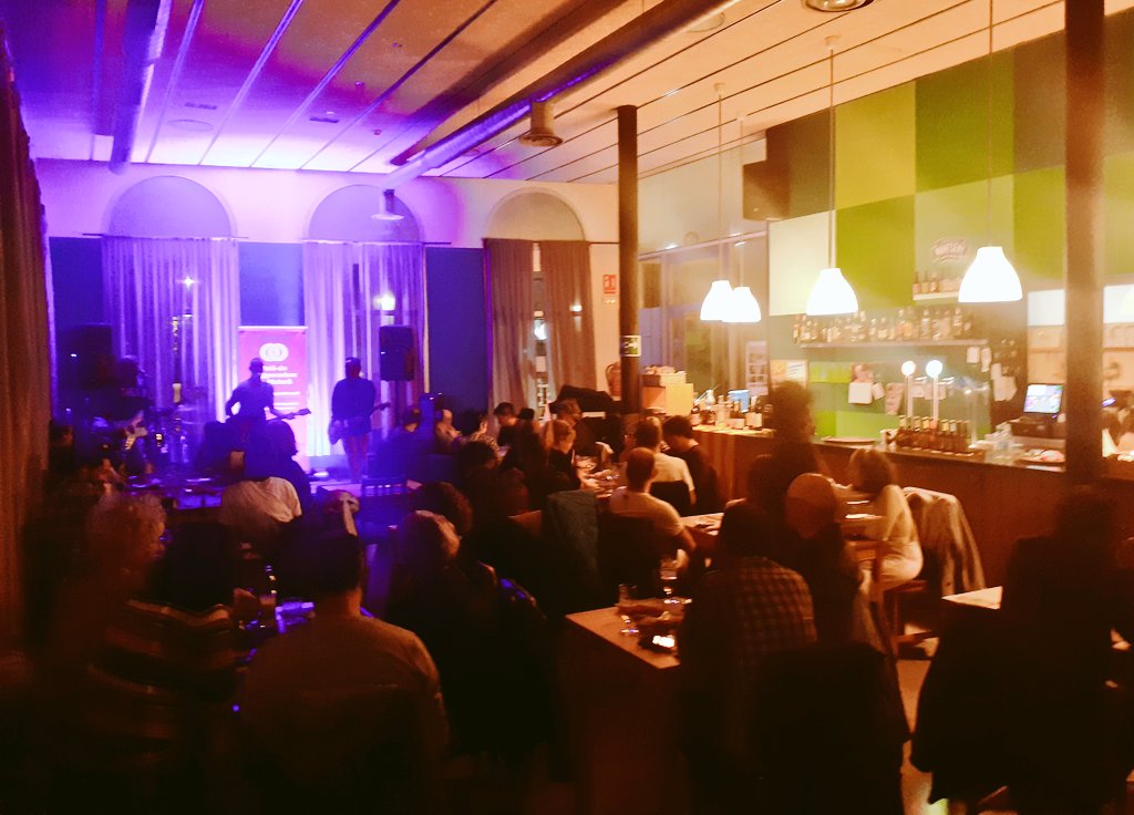 El concert de <a href="/panoramicapop/">panorâmica</a> omple el Cafè, estan presentant el seu nou treball #SaberyPerder editat pel segell mataroní <a href="/RED_B_Records/">RED B Records</a>. I tot sona molt bé gràcies el suport tècnic de la @cmmataro. Llarga vida al rock'n'roll!