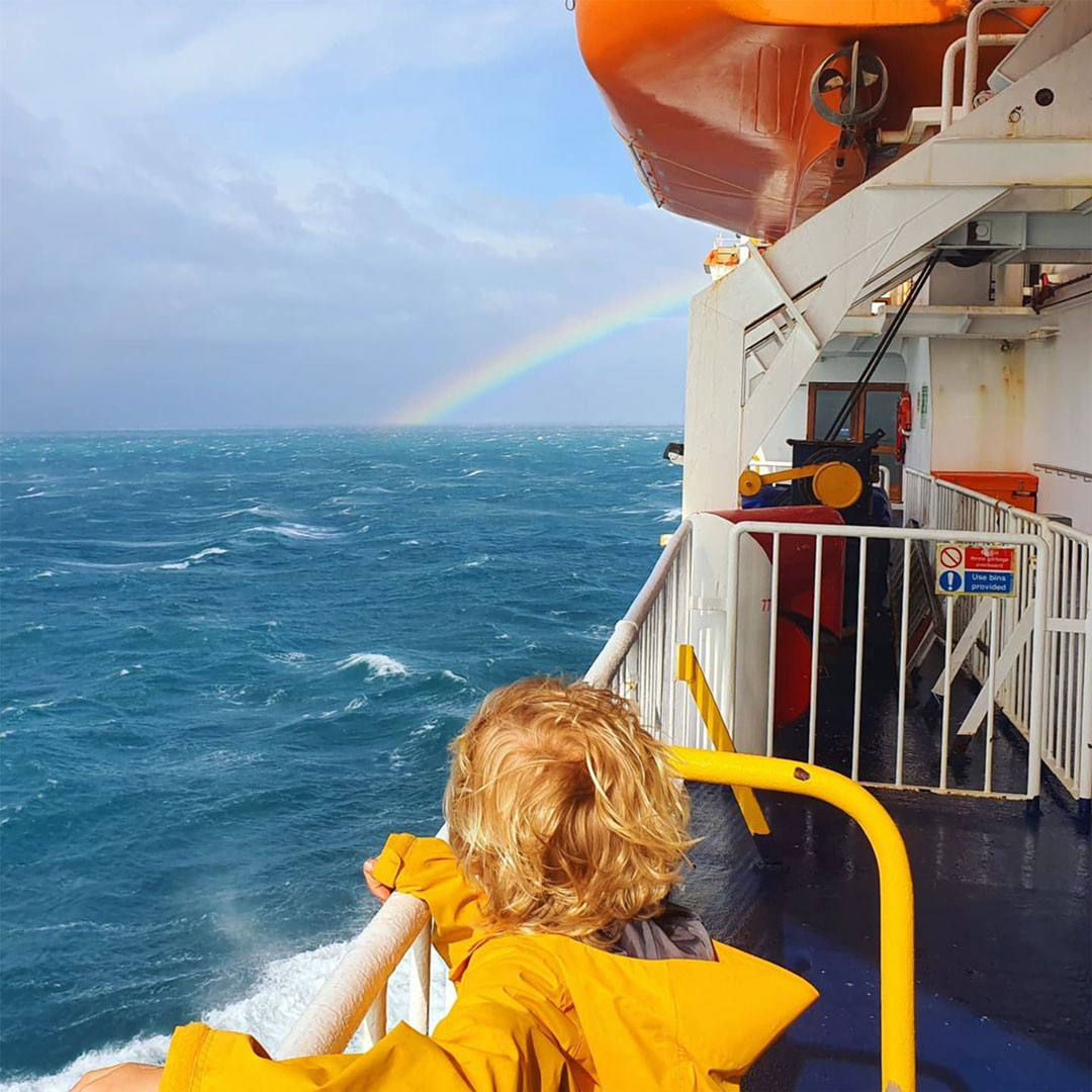 interislander's tweet image. Classic Kiwi spring weather!😅🌊💨 This time of year is usually a typical case of 'four seasons in one day'. Thanks to Kate for sharing this journey, including some staunch passengers braving the famous Cook Strait wind.

📸IG: @nolightsabersinthekitchen