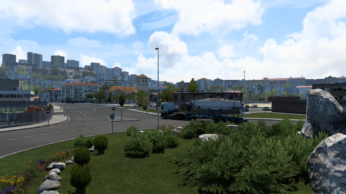 GeekPenguin2019's tweet photo. #CrusingIberia with a DAF XG hauling a yacht until Coruña 🇪🇸(Part 2). #EuroTruckSimulator https://t.co/s4UCRU0hUV
