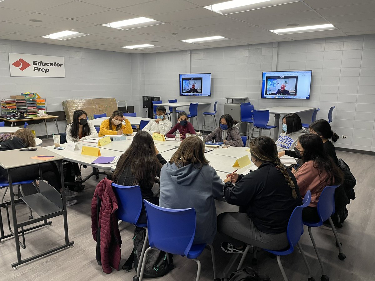 Profra_Castro's tweet photo. Today in Ed Academy: a mind blowing discussion on gender stereotyping w/ our EIU dual credit partner and guest lecturer Prof VanGunten! π©π»βπ«π¨βπ«@District214 @WheelingHS_AVID @Wheeling_Cats #D214EdPrep https://t.co/Vu9AZE4BsS