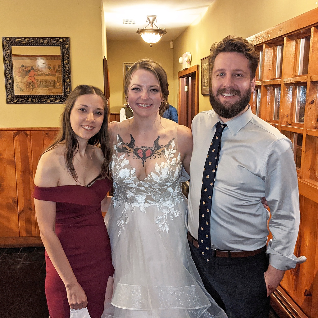 sussmanc's tweet photo. This October, we celebrated our VP/CCO Julie’s wedding! 👰🏻‍♀️🤵🏻‍♂️ Congrats to Julie and Joe - enjoy your honeymoon and married life. 💖

#wedding #celebrate #workfun #celebration #weddingday #weddingguest #creativeagency #digitalagency https://t.co/7hBGi5ktQn