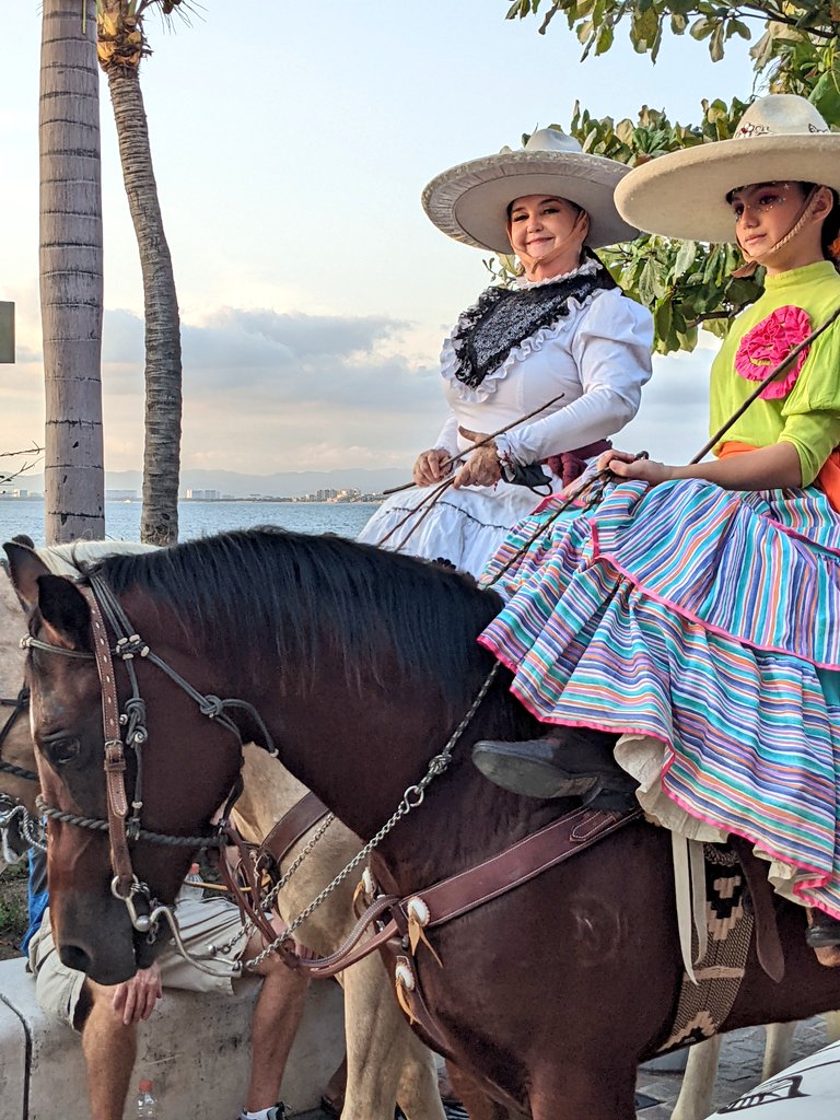 wecandoitreal's tweet photo. #Mexican colors 🇲🇽♥️ https://t.co/A6JBmD1UKo