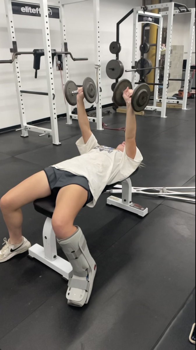 _brookeslaton's tweet photo. I’m still pretty limited on what I can do as my ankle and leg heal, but I can work out and get stronger! There’s plenty to do that doesn’t require the legs! #noexcuses @TrainVeritas https://t.co/tgZawKzgdr