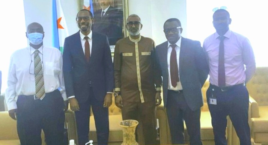 cher_aden's tweet photo. Ce matin, j'ai reçu une délégation de la BM, composée du directeur Régional pour la Région MENA M.Paul Noumba, le représentant de la BM à Djibouti M.Boubacar-Sid.B et M.Khadar Moud, un économiste Djiboutien. Notre discussion a porté sur les perspectives de développement. 🇩🇯 https://t.co/8GABKcRe9Y