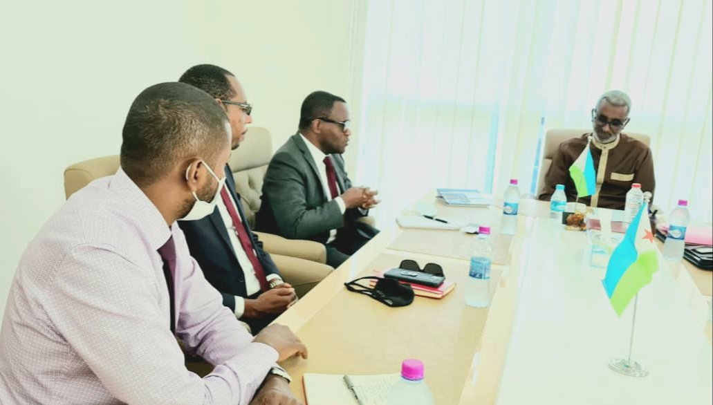 cher_aden's tweet photo. Ce matin, j'ai reçu une délégation de la BM, composée du directeur Régional pour la Région MENA M.Paul Noumba, le représentant de la BM à Djibouti M.Boubacar-Sid.B et M.Khadar Moud, un économiste Djiboutien. Notre discussion a porté sur les perspectives de développement. 🇩🇯 https://t.co/8GABKcRe9Y