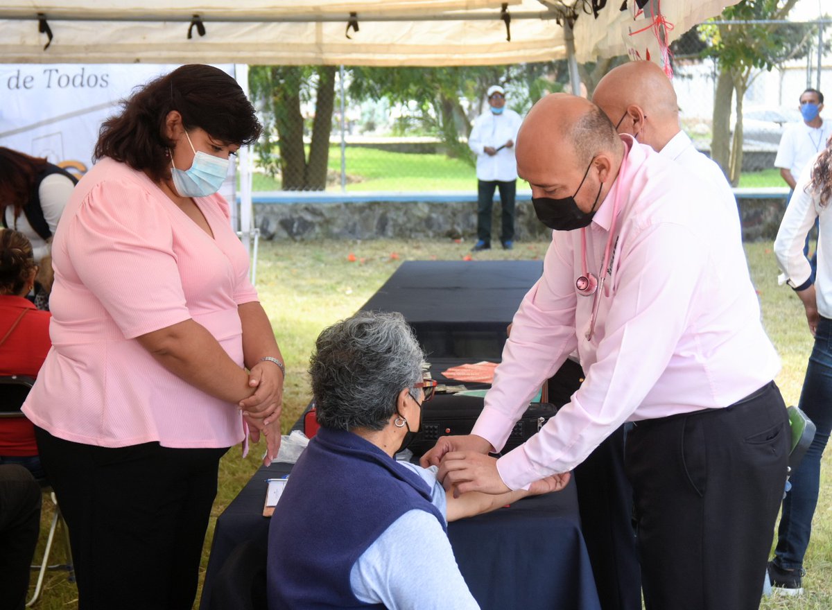 ZapotlanGob's tweet photo. El Ayuntamiento Móvil visitó a los vecinos de la colonia La Providencia, en donde se mostraron interesados en sumar esfuerzos con @ZapotlanGob, externaron sus peticiones para mejorar y limpiar sus calles, áreas verdes y espacio de su Centro Comunitario. #100Días100Acciones https://t.co/3ID2Pwu5p8