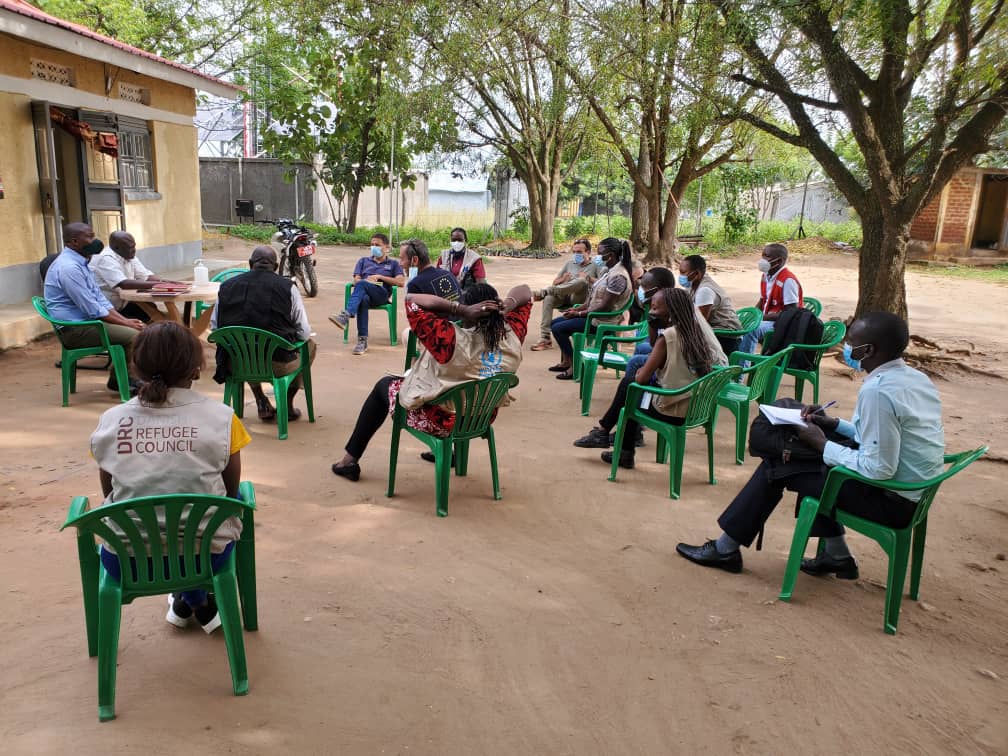 inakasiita1's tweet photo. Uganda Cash Consortium supported by @eu_echo @EUinUG 

@UgandaRedCross and Partners under this Consortium arranged a visit to West Nile ~ Imvepi Refugee settlement, to meet with the Settlement Commandant at the Office of the Prime Minister /@RefugeesUganda.
#Strategicengagements https://t.co/eT3nTfPRsD