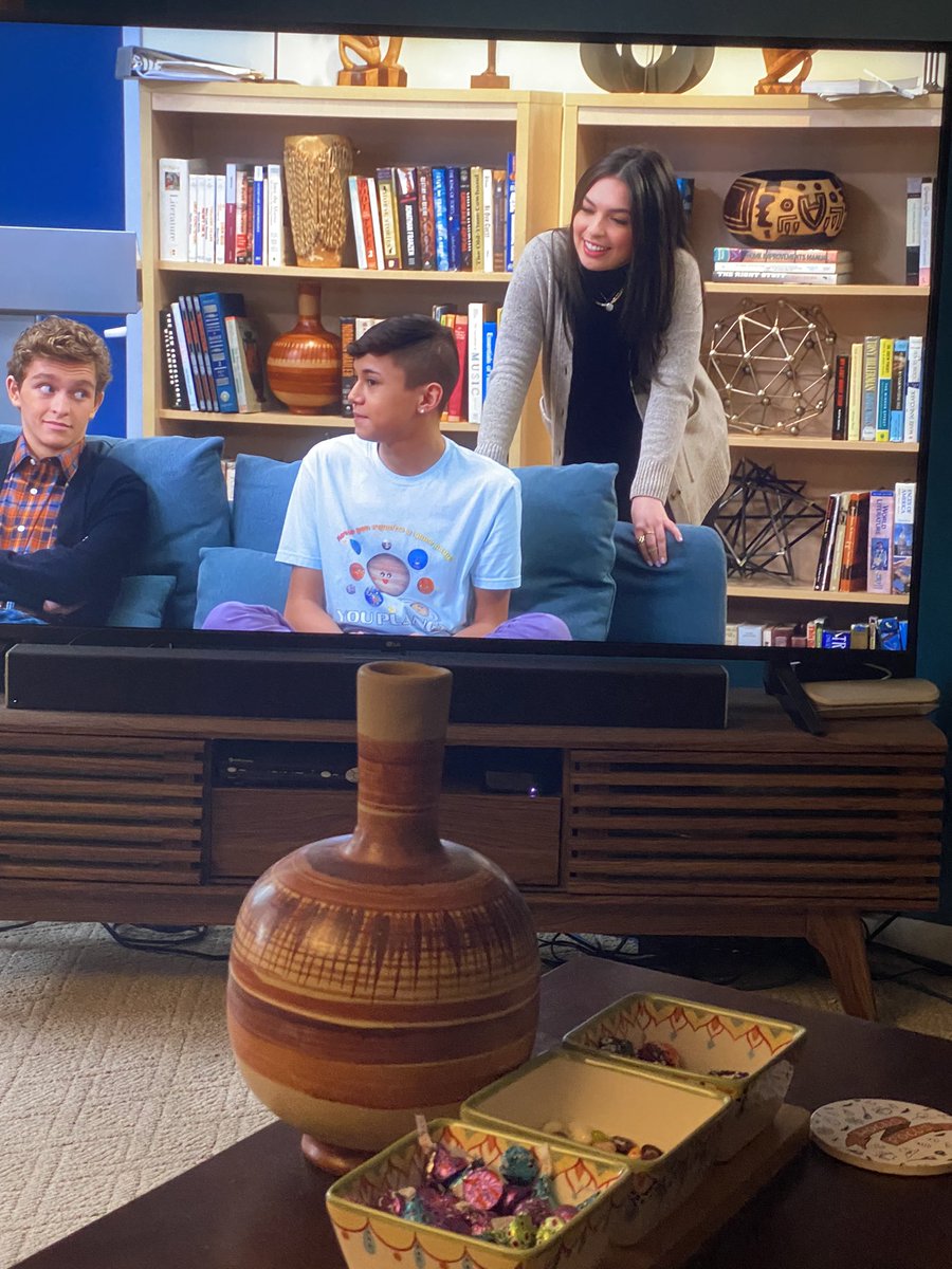 DivaCortney's tweet image. When the reboot of #HeadoftheClassMax has the same decorations in the library as you have on your coffee table