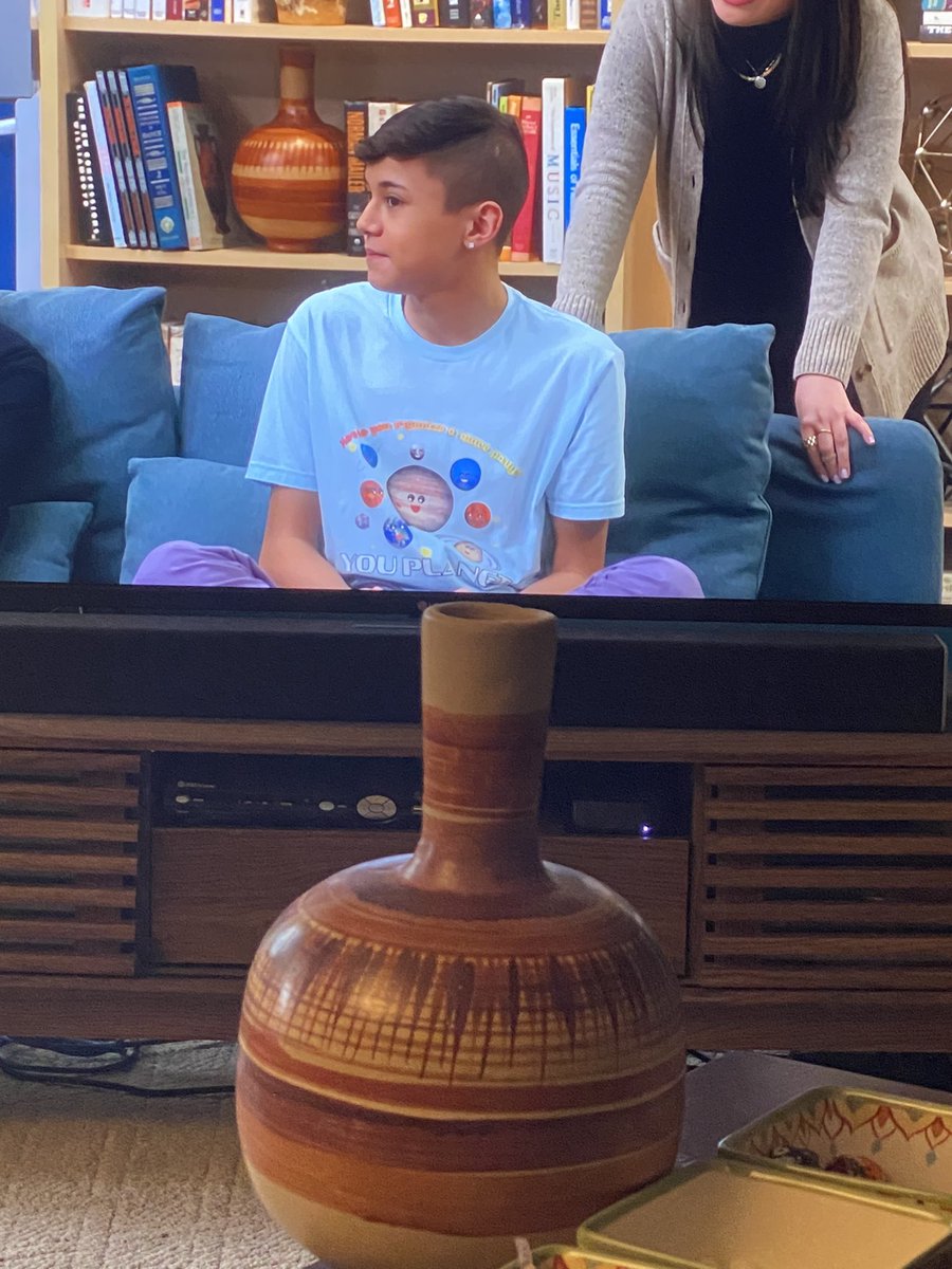 DivaCortney's tweet image. When the reboot of #HeadoftheClassMax has the same decorations in the library as you have on your coffee table