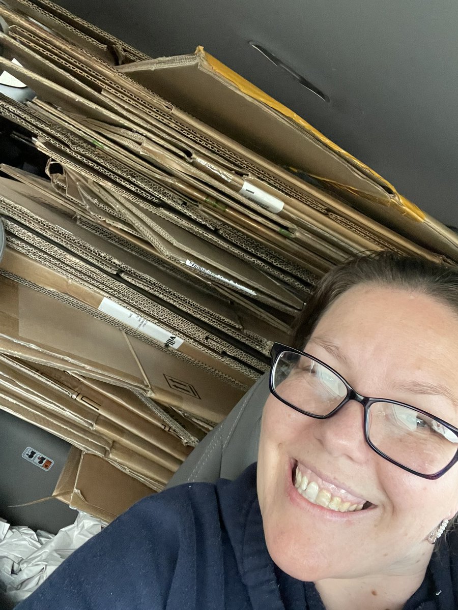 courtwaterfall's tweet photo. So grateful for our amazing community. Special thanks to 2 @BestBuyCanada locations in #waterloo for their continued support of @ShelterMovers #SMWR with their donation of boxes and packing supplies to help women and their children move to a life free from violence. #wrawesome https://t.co/VHZVc0eJcA