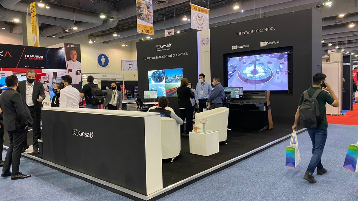 Gesabgroup's tweet image. Seguimos en el stand 1924 de @ExpoSeguridad donde puedes conocer DeskWall, el KVM dinámico de última generación, o el mobiliario técnico más avanzado para centros de monitoreo. ¡Te esperamos! #DeskWall #consolasdecontrol