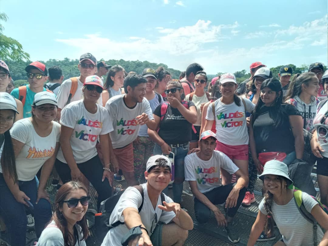 Pablo_romerook's tweet photo. 🙋🏻‍♂️La 21 disfrutó de un gran día en Cataratas 😁 nos sentimos felices de cumplir con lo prometido, y de impulsar a los jóvenes a cumplir sus sueños 💪🏼 https://t.co/Dr13Wmvrvx