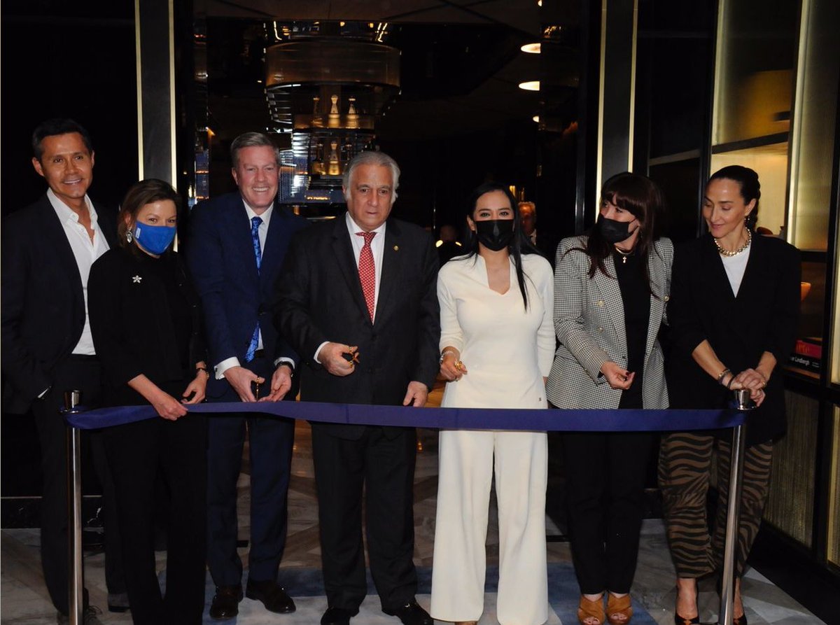 NexosTuristicos's tweet photo. Con una inversión de 2MMDP, la generación de 750 empleos directos y 1,500 indirectos, #RitzCarltonMexicoCity cuenta con 153 habitaciones, incluyendo 19 suites ubicadas entre los pisos 37 y 47 del edificio #ChapultepecUno, destacó Craig Smith presidente de @MarriottIntl @Marriott https://t.co/Xo22iXkESj
