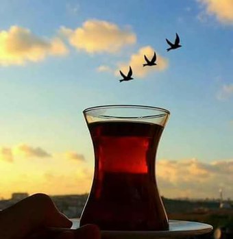 Bir şehir kadar kalabalıktır bazılarının yalnızlığı.  
Cahit Ahmet Zarifoğlu