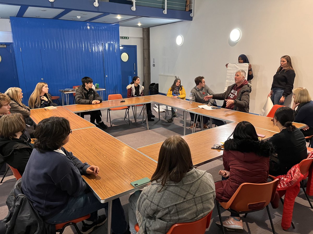 sirjohnlawes's tweet photo. SJL @sendmyfriend campaign champions arrive in Edinburgh to meet other student champions from around the U.K. to prepare for campaigning at @COP26 in Glasgow tomorrow #cop26 https://t.co/osbapMDDUd
