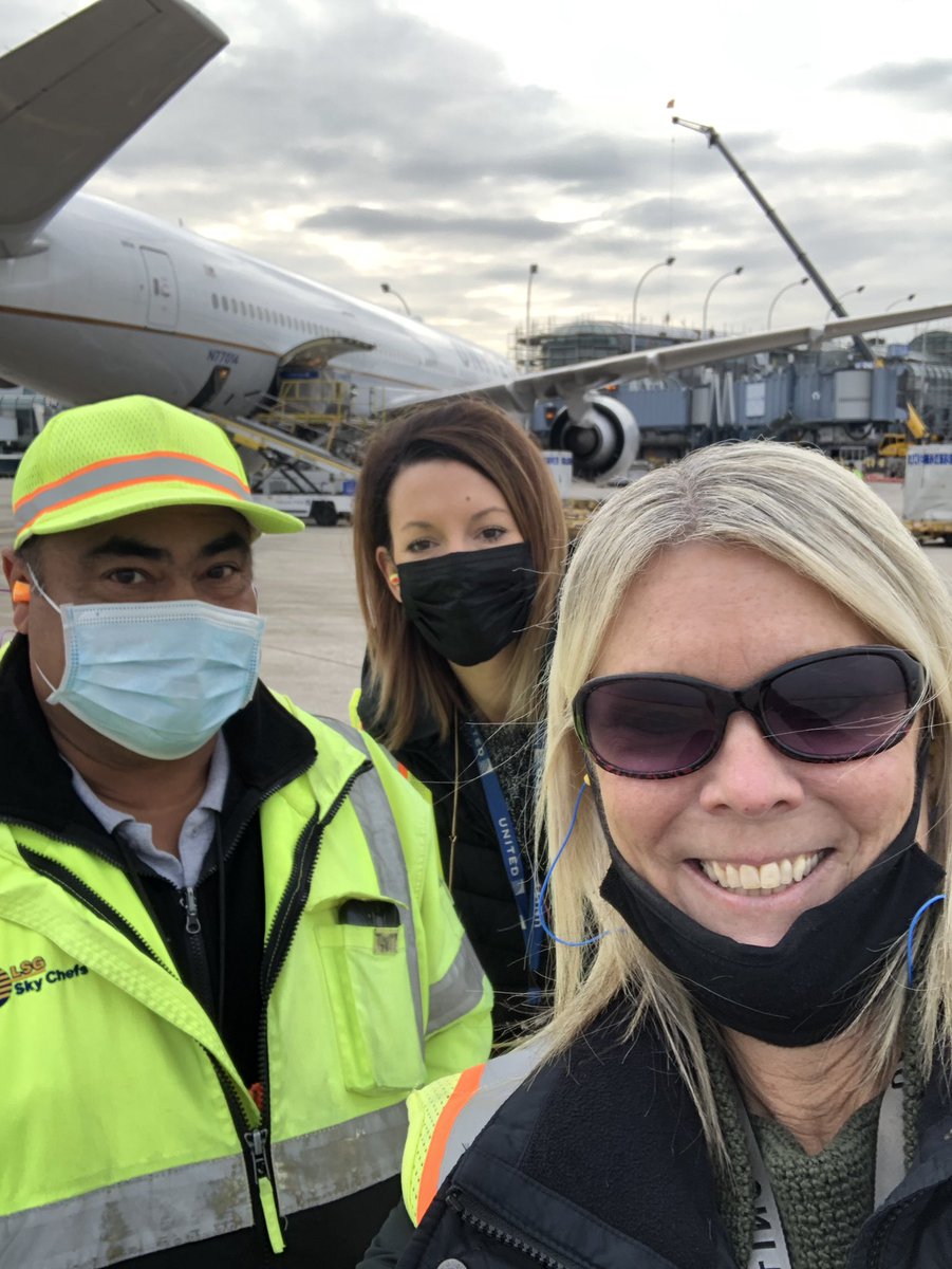 ddprincess72's tweet photo. ORD Safe Driving Campaign kickoff today! Several departments and vendors partnering up to promote safety and “drive” it to the next level! #SafetyforAll #safedrivingmatters #safetyiownit @JohnK_UA @AOSafetyUAL @UA_Alicia @kennyjets67 @ORDAOQC https://t.co/f81NkREkfQ