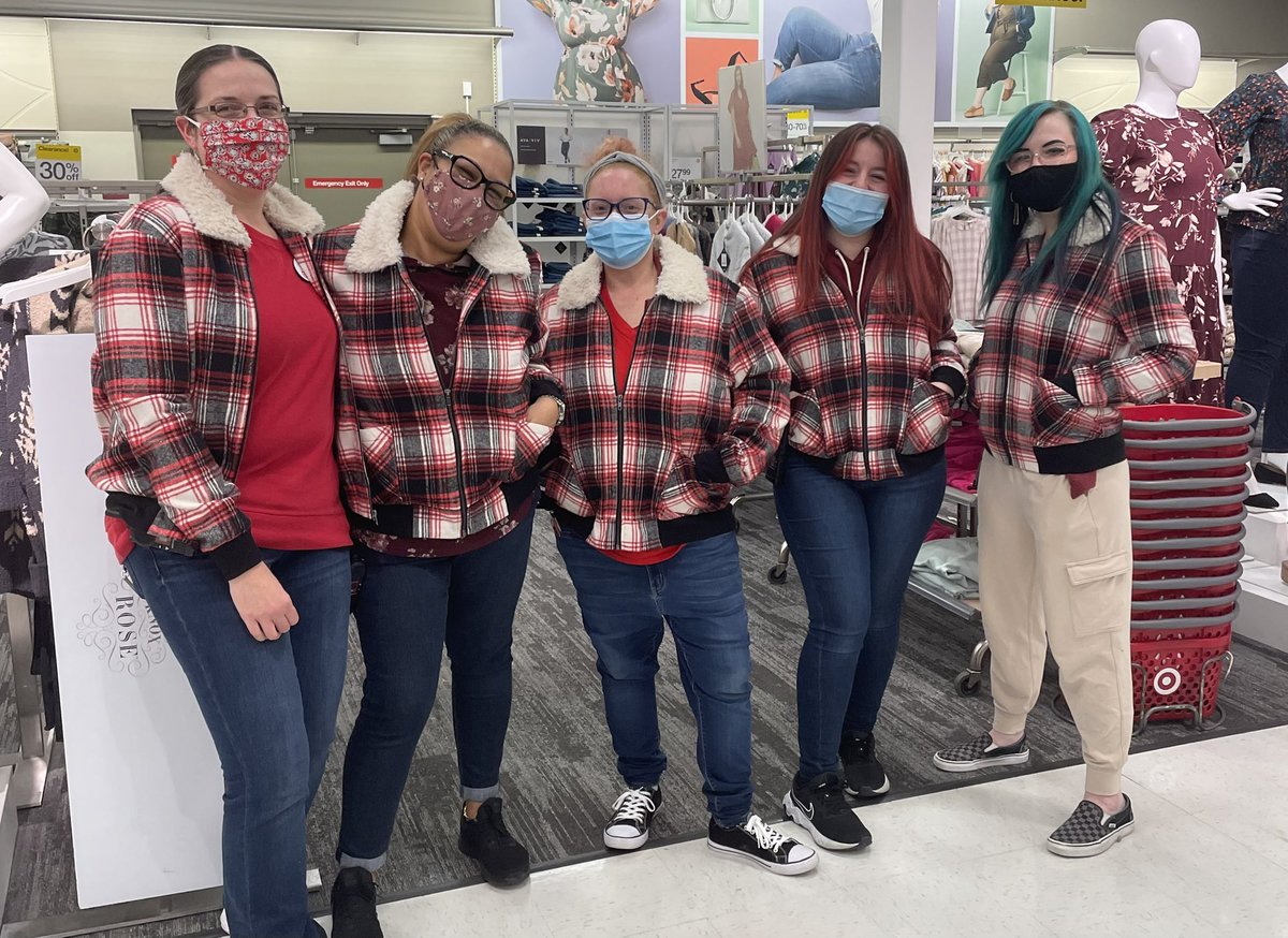 opinionatedtany's tweet photo. When you find that one thing that fits everyone’s style… #t1183 #targetlife #targetfam #knoxrose #winteriscoming https://t.co/DcHVI003XV