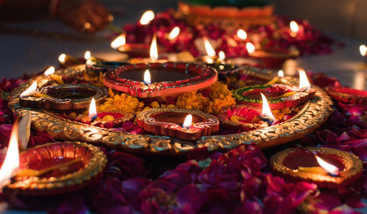 Happy Diwali 🥰 to all those celebrating. Diwali symbolises positive spirits The festival of lights is indeed a beautiful day to meet your loved ones and enjoy the festivities together 🙏🏽 #diversity #equity #inclusion
