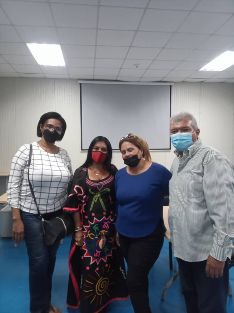 ZuliaPtms's tweet photo. Palabras de la Coordinadora Regional del Programa Todas las Manos a la Siembra de la Zona Educativa Zulia, Fanny Araujo en la Actividad de Intercambio de Semillas!! https://t.co/uLrJNTfuRB