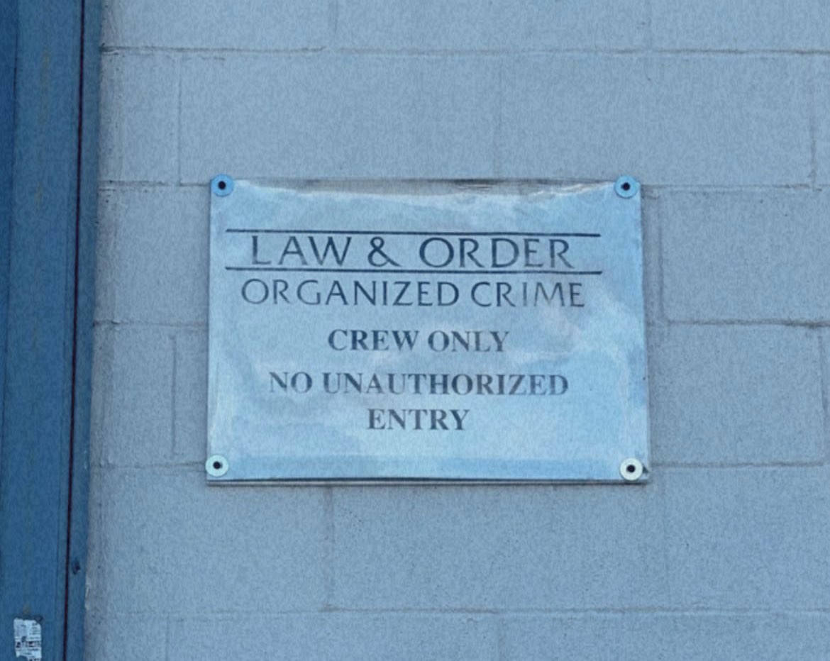 eoswiftie26's tweet photo. going to cry over these memories all over again because tonightโs episodes are the ones they filmed while we were there ๐ฅบ๐ค๐ผ๐ค @Chris_Meloni @MsLagerfelt @DizMihok #organizedcrime https://t.co/ft69lafyFo