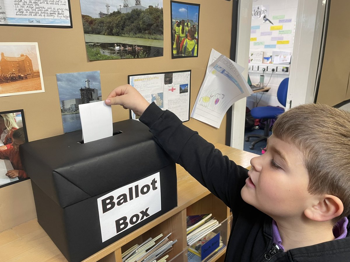 MrsKBusby1's tweet photo. Today, year 3 learnt about voting as well as the importance of listening to both sides of a debate in order to make an informed decision. @AlthorpeKeadby https://t.co/tk5ZmbXcSA