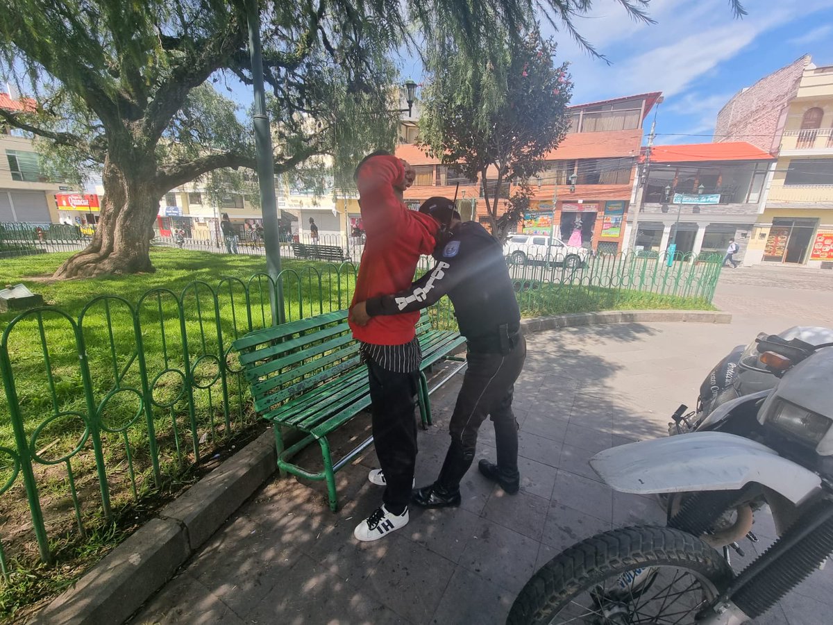 PoliciaEcuador's tweet photo. 🚔Seguimos patrullando en cada sector de #UIO, garantizando la seguridad ciudadana y el orden público.

#PlanRescateEcuador https://t.co/TKmf6vCjjh