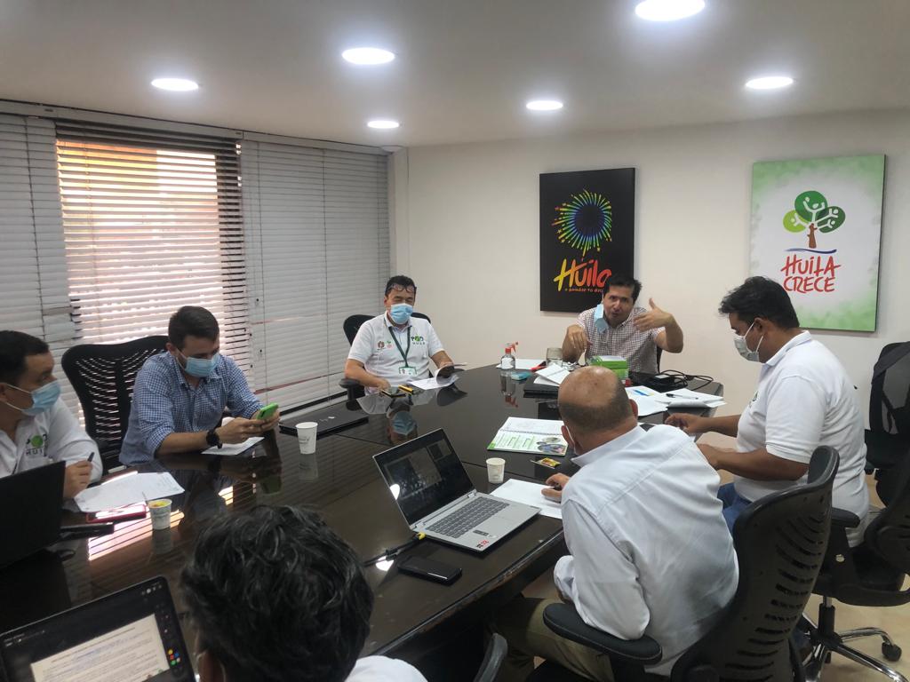 PodHuila's tweet photo. Mesa de trabajo temática con Carlos Alberto Cuellar Medina, secretarías de agricultura y minería, vías e infraestructura,  cultura y turismo; oficina asesora de competitividad y productividad, para revisión y ajuste de lineamientos y  en proceso de formulación del POD del Huila https://t.co/TLi7xWwst5