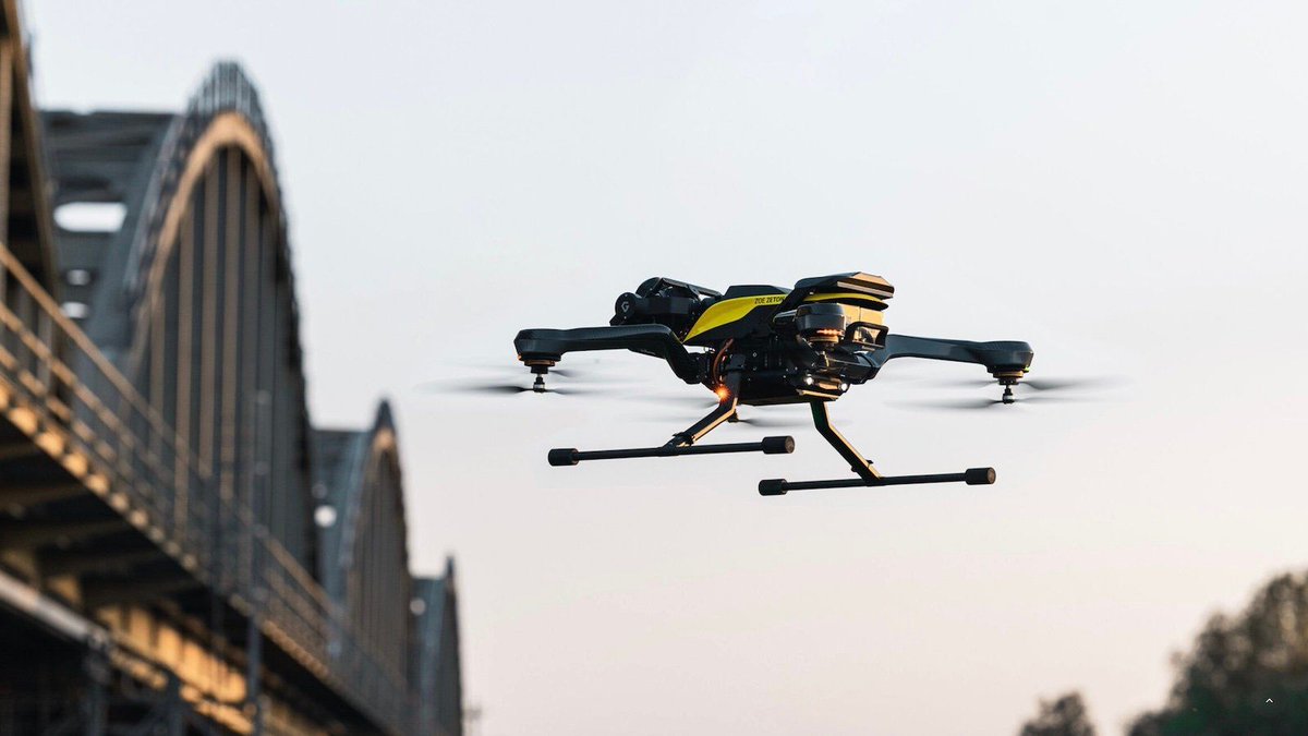 The @acecoretech Technologies Zoe Zetona commercial #drone thegadgetflow.com/portfolio/acec… This powerful drone can stabilize and manage the 60-megapixel Sony a7R IV for a whopping 25 minutes. #tech