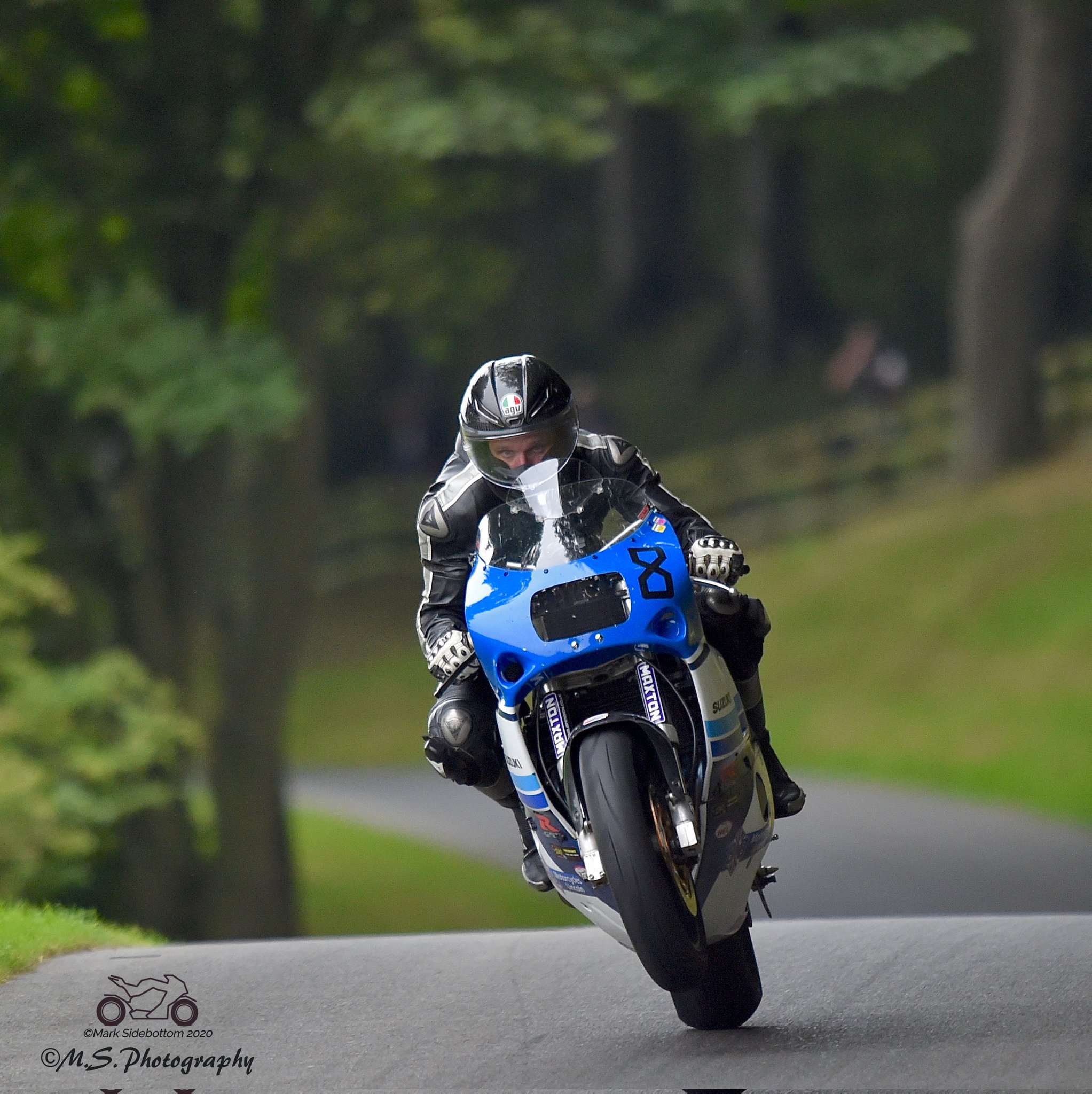 Deseándole un feliz cumpleaños a Guy Martin ( me voy a la cama.

Happy Birthday Guy. 