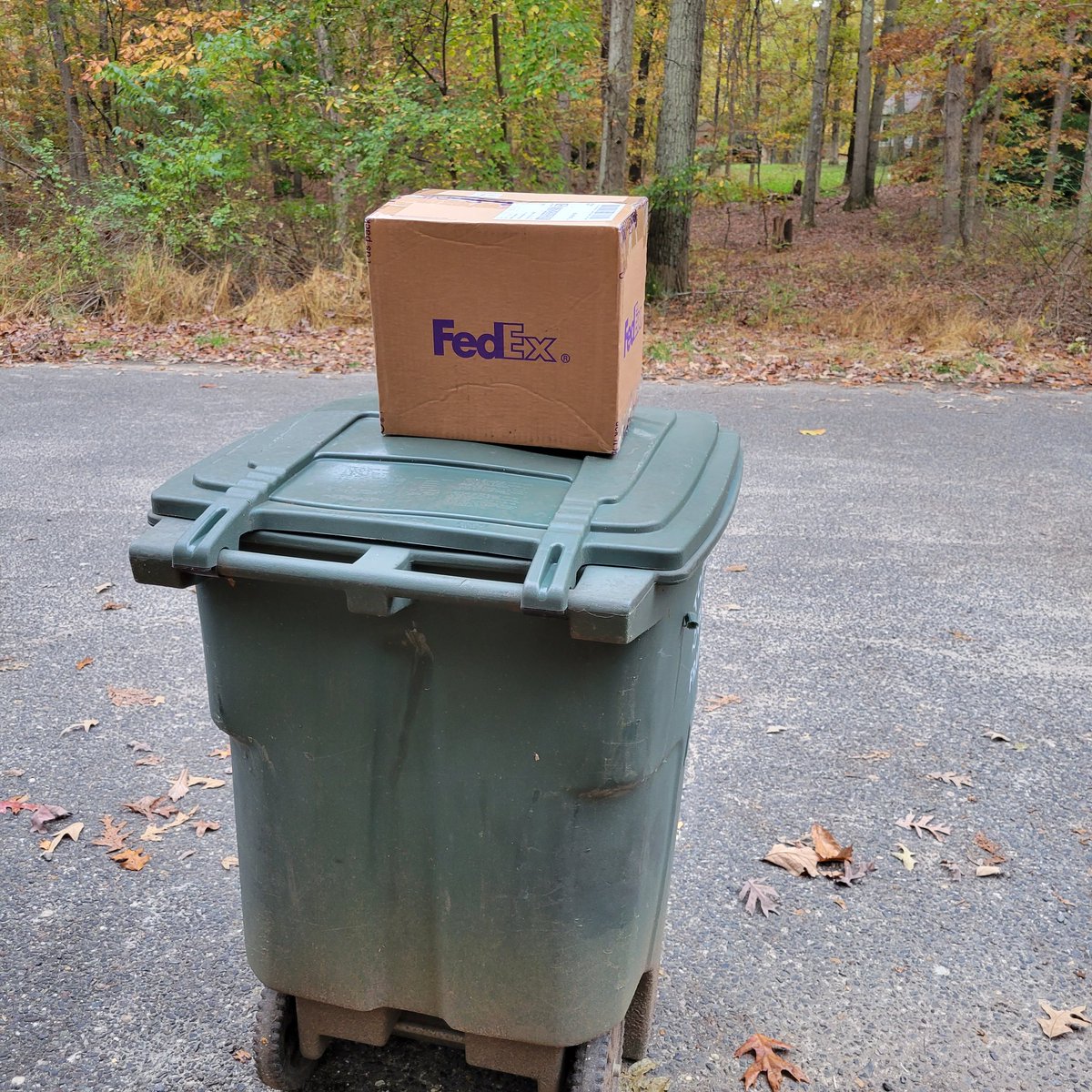 CapnOA's tweet photo. Guess where @FedEx left the $2500 one of a kind #Ceeze x @Poshmarkapp bag that I won at? If you guessed on top of the trashcan at the end of the driveway ON trash day, you're right! Luckily, my neighbour called to tell me he saw them so I could get it before the trash came 😡 https://t.co/CTbxaJ4WRT