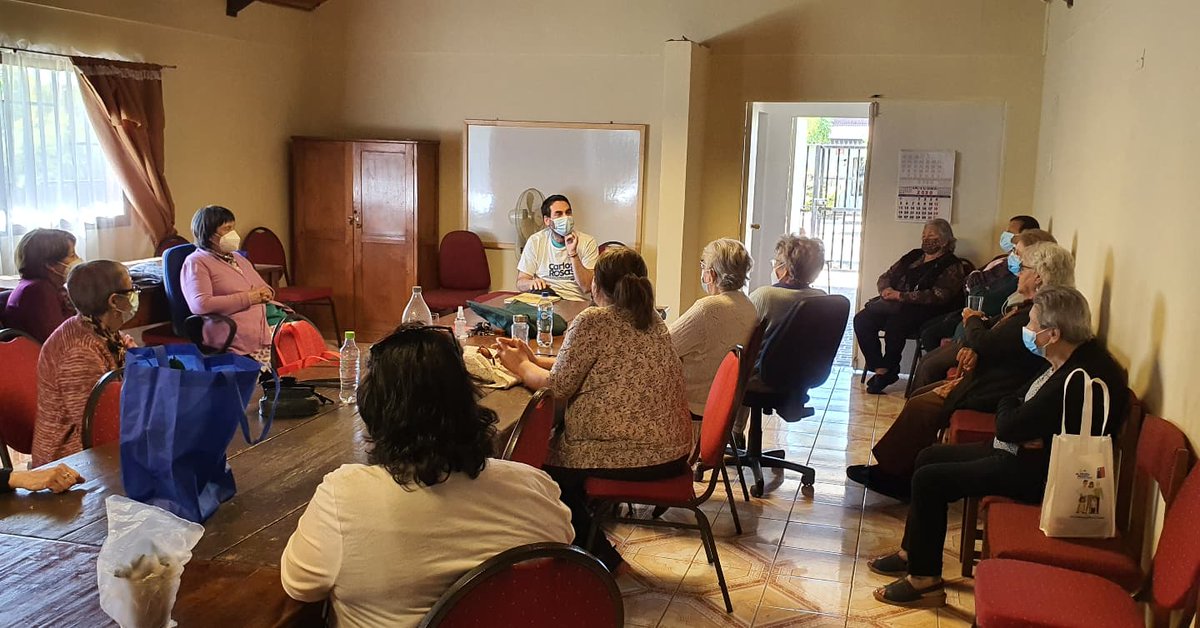 Crosasmaule's tweet photo. Lo pasamos muy bien conversando esta tarde en #Teno 
Conocimos realidades y vivencias teninas.
Vota AD-152
#CarlosRosas #ATodasPorElMaule https://t.co/WZdtBRFga7