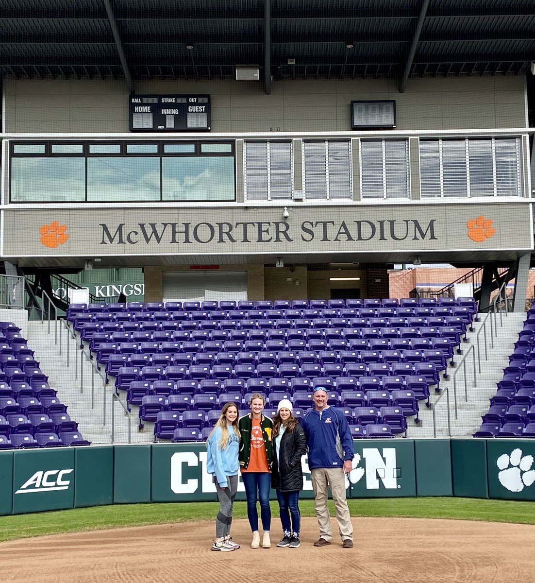 MarenaKnowles's tweet photo. FINALLY!!! Big thanks to all the coaches, staff, and players for making this official visits possible! So excited to call this place home for the next 4 years!!!💜🧡🐅 @rittmanjohn @cbreault12 @ClemsonCoachKJ @jeanniemclemson @ecb18uSchnute https://t.co/KY71XWasyV