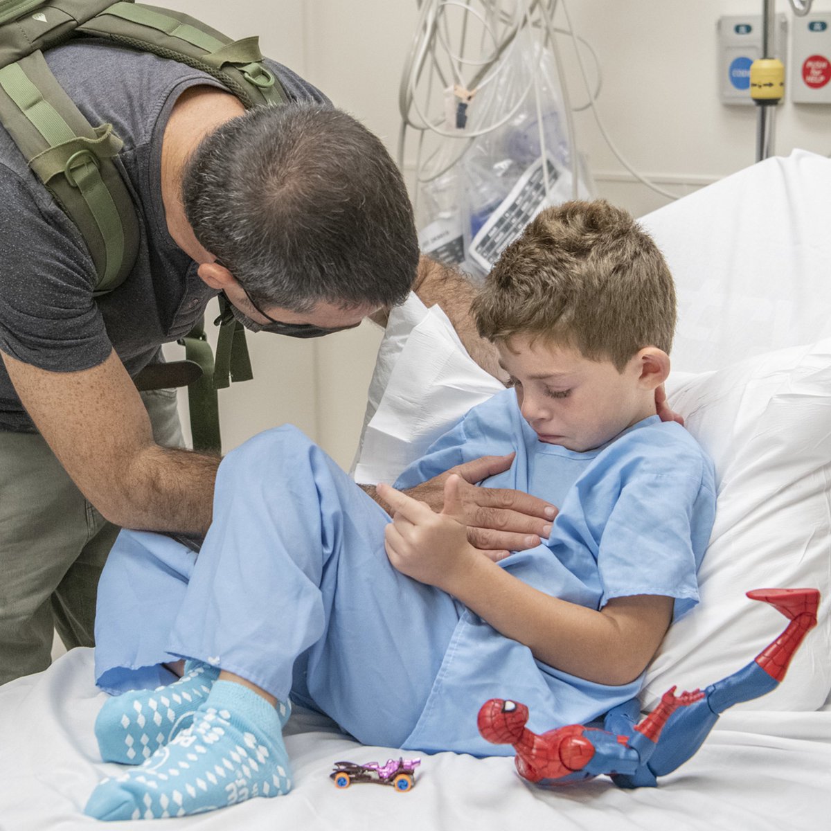 KyleMichael's tweet image. This incredible family came to @ClevelandClinic from Israel because their son, Eviatar, had 10-15 seizures A DAY. 

After surgery here, he has none! #removethefilter 🙌🏾 cle.clinic/3w9GHsW