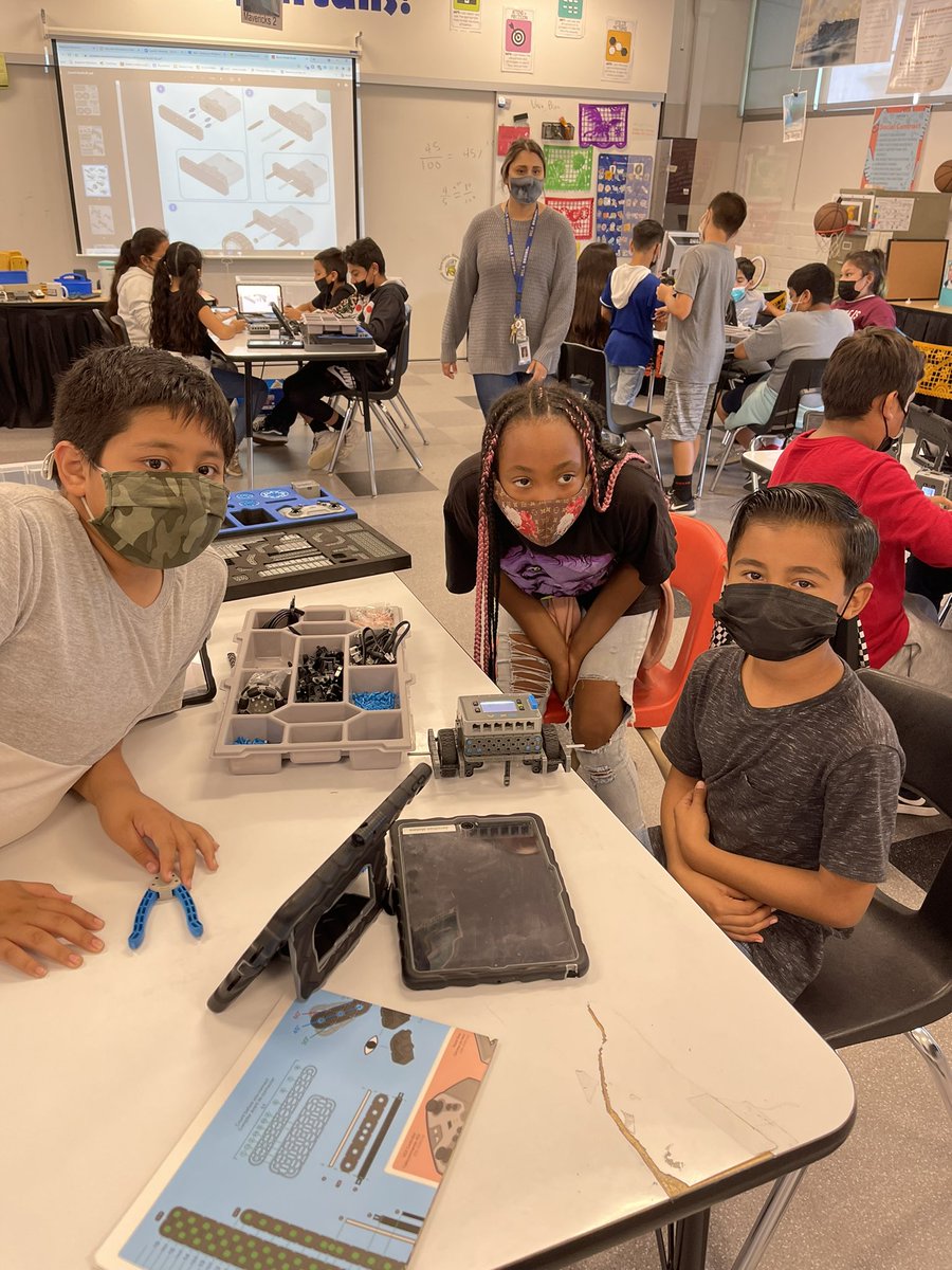 OldRiverGators's tweet photo. This ORS 5th grade class is completing their Intro to Robotics class today at Stauffer Middle School with the Vex IQ Robotics Speed Build!  WAY TO GO GATORS! @DowneyUnified @DowneySpartans @DowneyTeacher @OldRiverGators https://t.co/wiIT5wxKjh