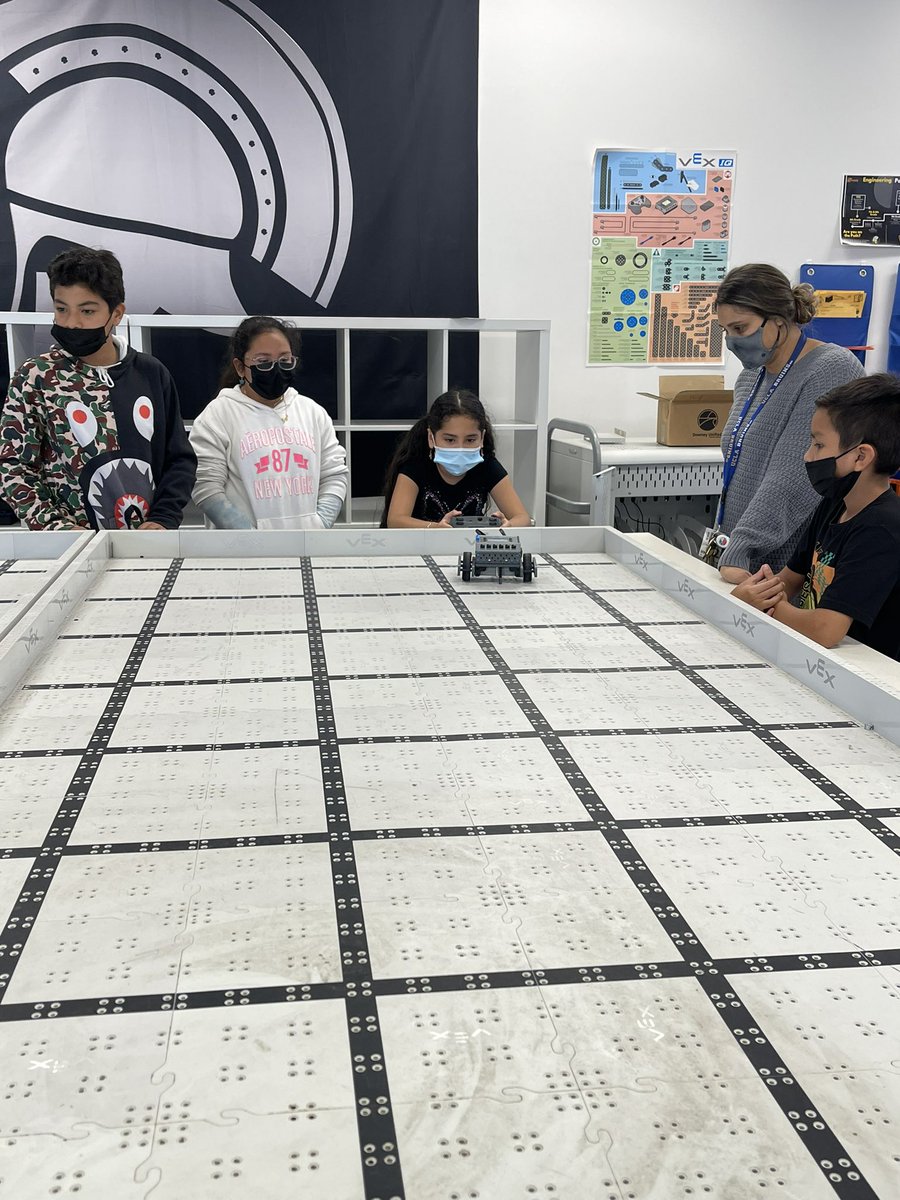 This ORS 5th grade class is completing their Intro to Robotics class today at Stauffer Middle School with the Vex IQ Robotics Speed Build!  WAY TO GO GATORS! <a href="/DowneyUnified/">DowneyUnified</a> <a href="/DowneySpartans/">StaufferSpartans</a> <a href="/DowneyTeacher/">Downey Teacher</a> <a href="/OldRiverGators/">Old River Elementary</a>