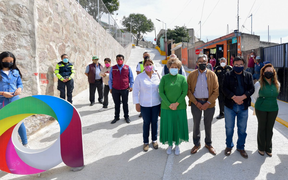 RuthOlveraMex's tweet photo. Rehabilitación de drenaje sanitario, red de agua potable y pavimentación de la calle Juegos Olímpicos, la cual ahora brinda mayor movilidad, mejor imagen urbana y seguridad a vecinos de Peñitas. #GobiernoQueConstruye https://t.co/uchogw7Gs4