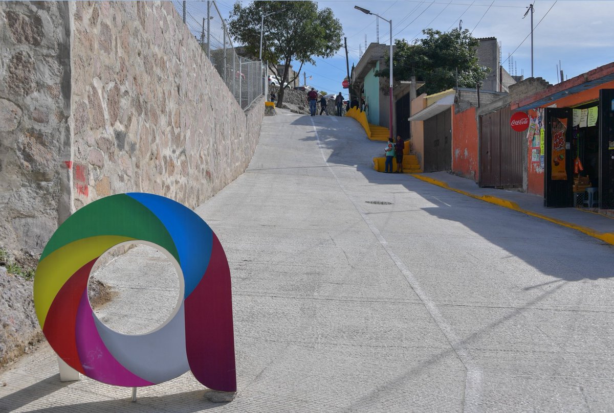 RuthOlveraMex's tweet photo. Rehabilitación de drenaje sanitario, red de agua potable y pavimentación de la calle Juegos Olímpicos, la cual ahora brinda mayor movilidad, mejor imagen urbana y seguridad a vecinos de Peñitas. #GobiernoQueConstruye https://t.co/uchogw7Gs4