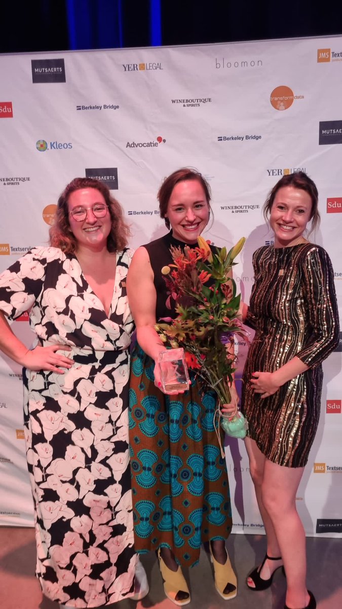 We won!!! De echte kers op de taart na ons eerste jaar Law Hub bij de <a href="/AdamLawSchool/">Amsterdam Law School</a> van de <a href="/UvA_Amsterdam/">UvA Amsterdam</a> - winnaar van de #goudenzandlopers <a href="/Sdu/">Sdu</a> met ons vak Justice Entrepreneurship